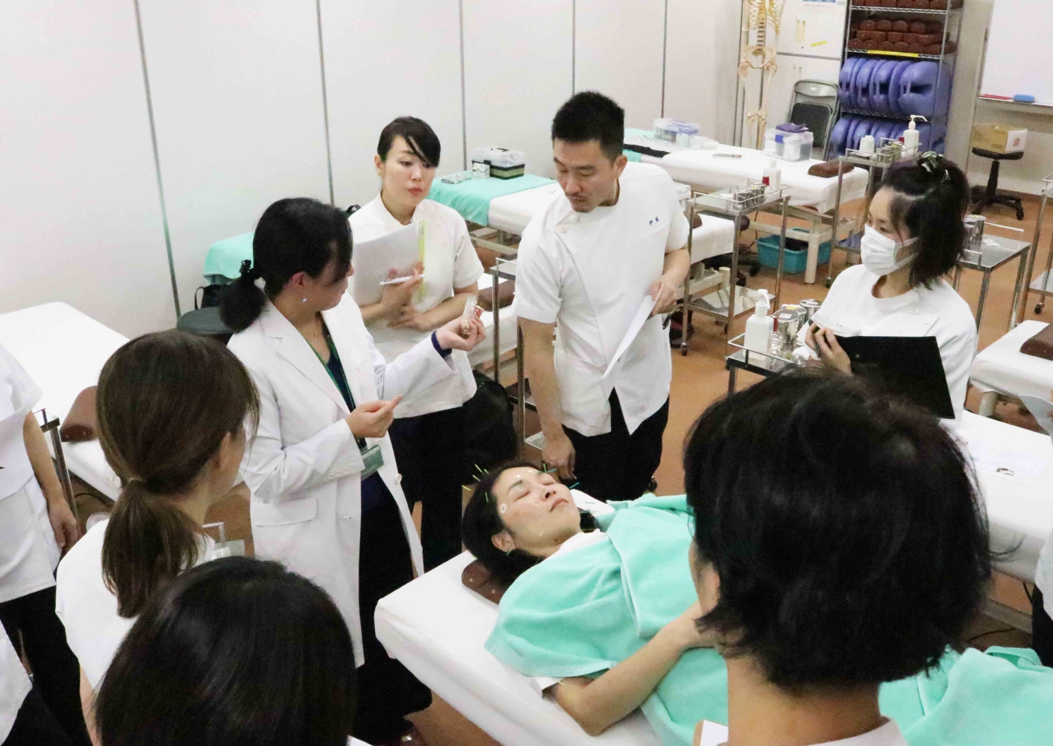 2022年4月入学_医療有資格者には最大60万円減額！鍼灸科夜間部 鍼灸・針治療・あん摩マッサージ指圧師の専門学校なら【東洋鍼灸専門学校】