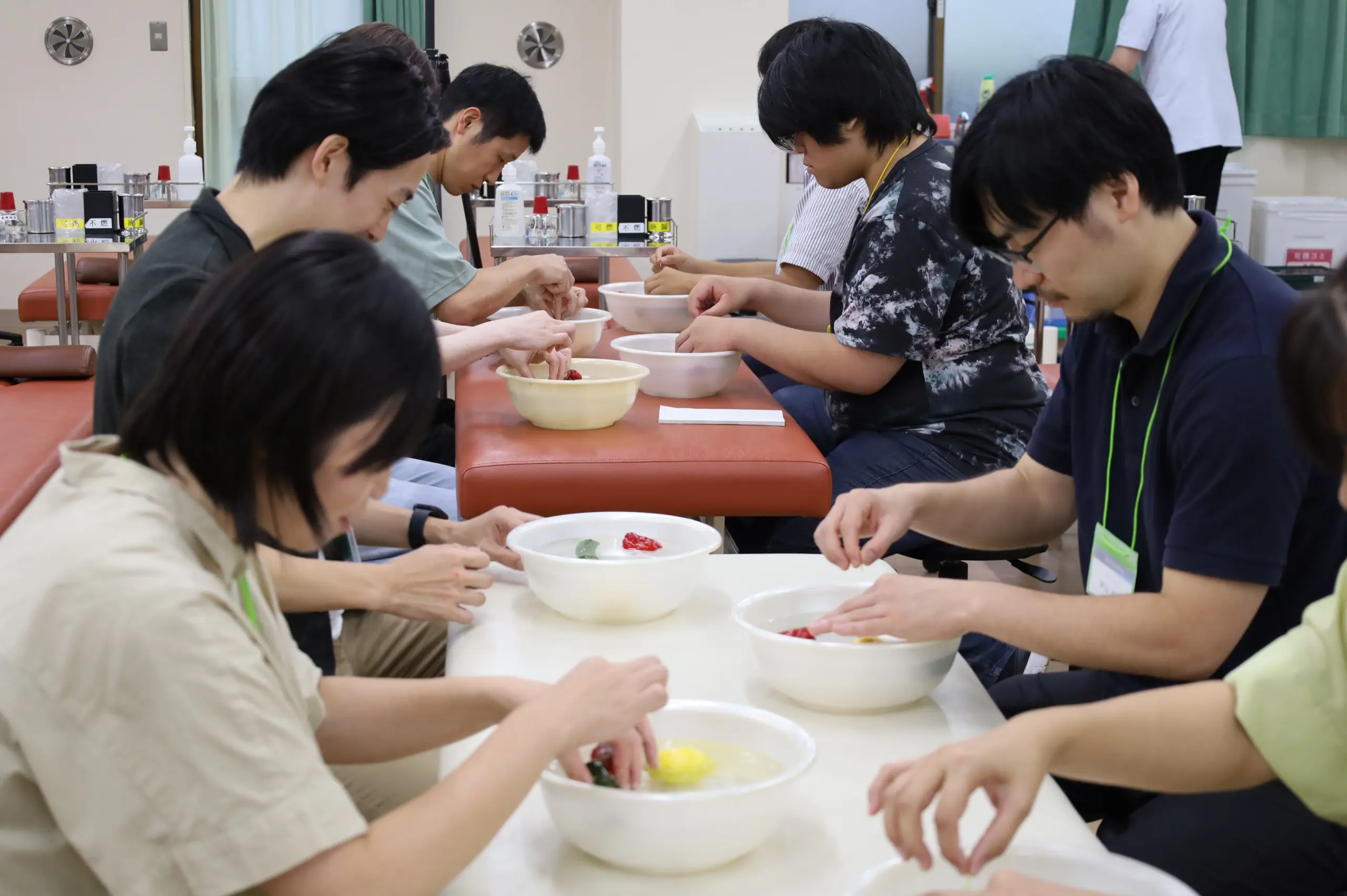 13時　サマースペシャル「卒業生（クルーズ船添乗鍼灸師・開業鍼灸師）懇談会とハリ実技」 　