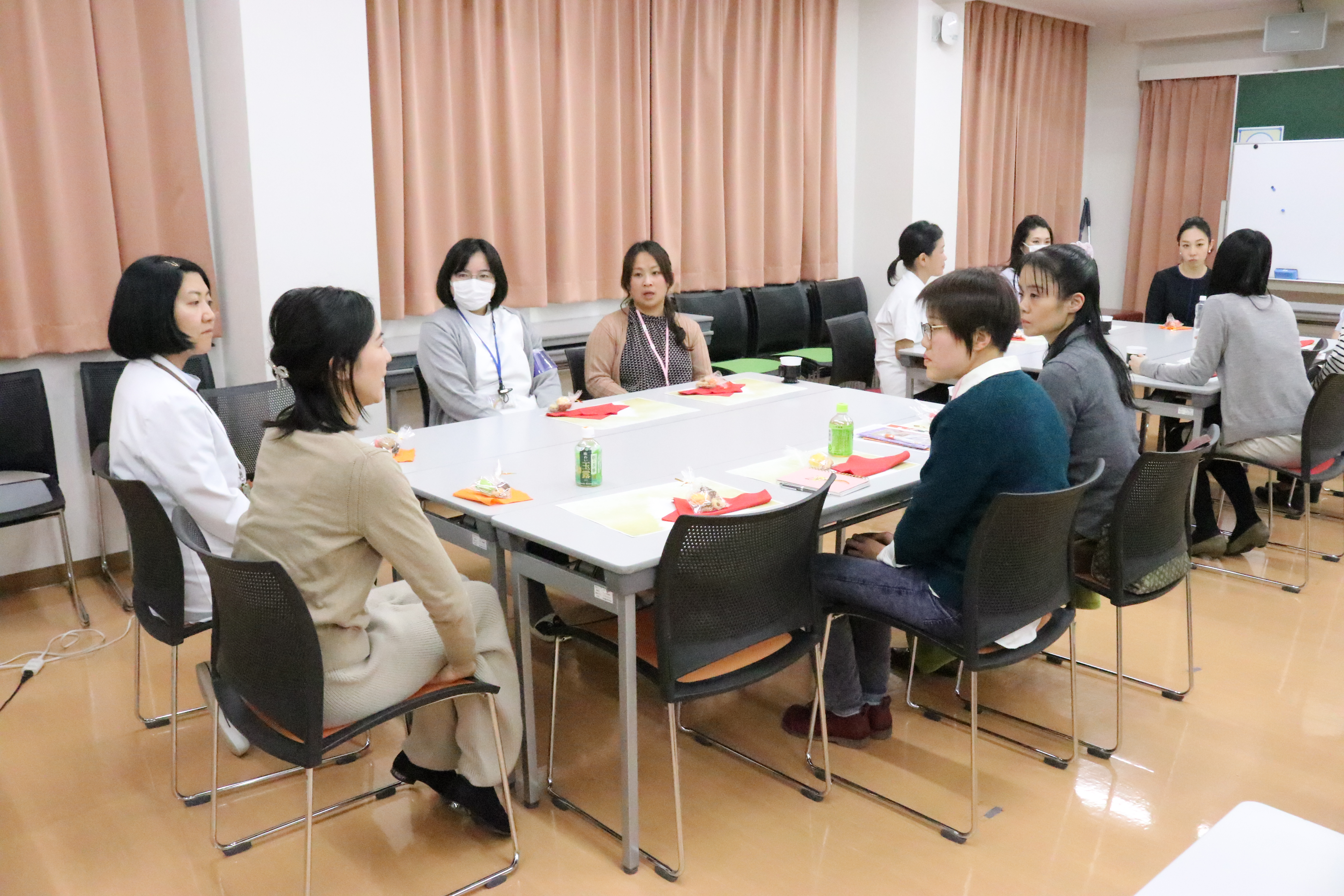 19時　お茶会拡大版『開業した女性鍼灸師と語ろう』