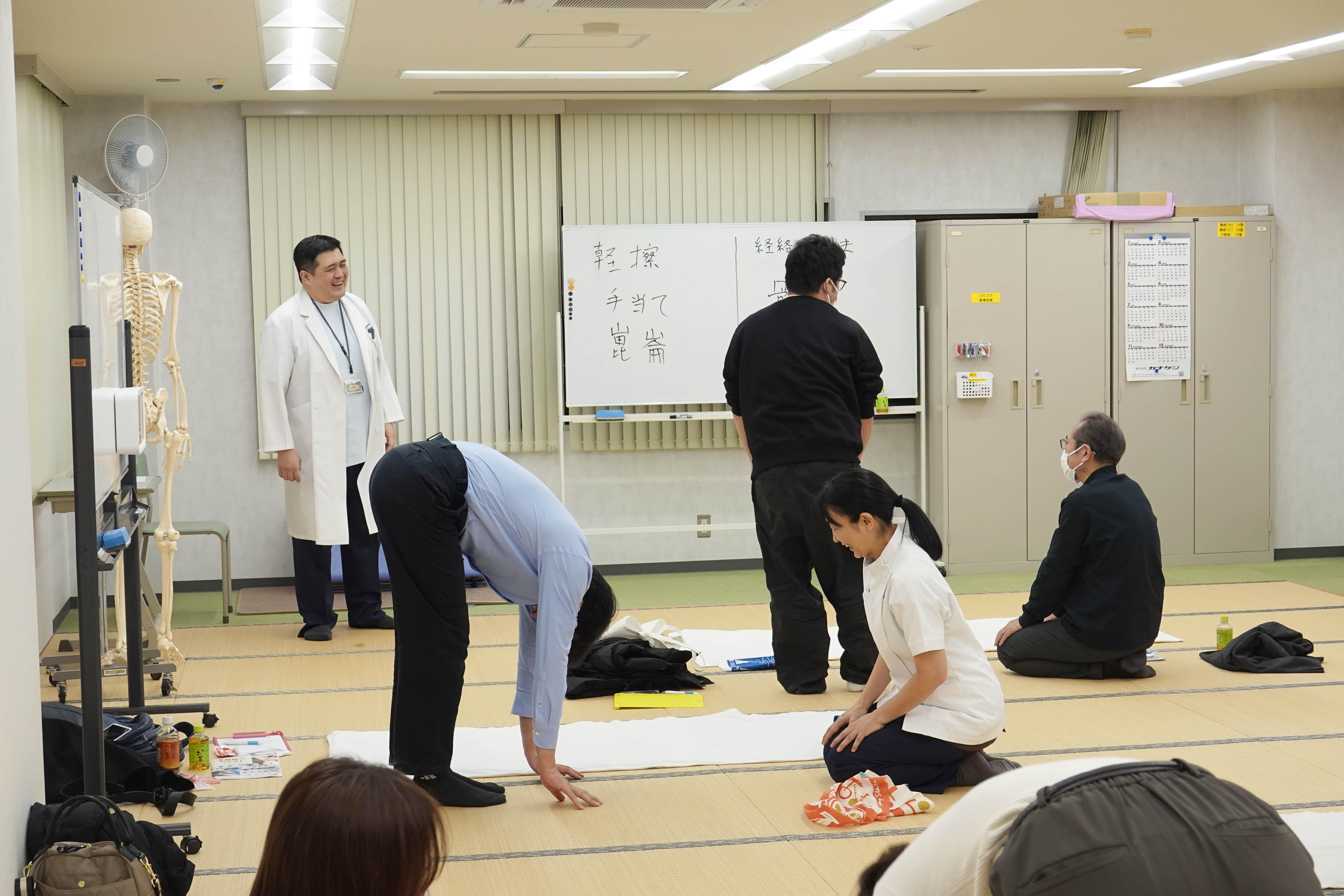 あん摩マッサージ授業とプロの施術を体験