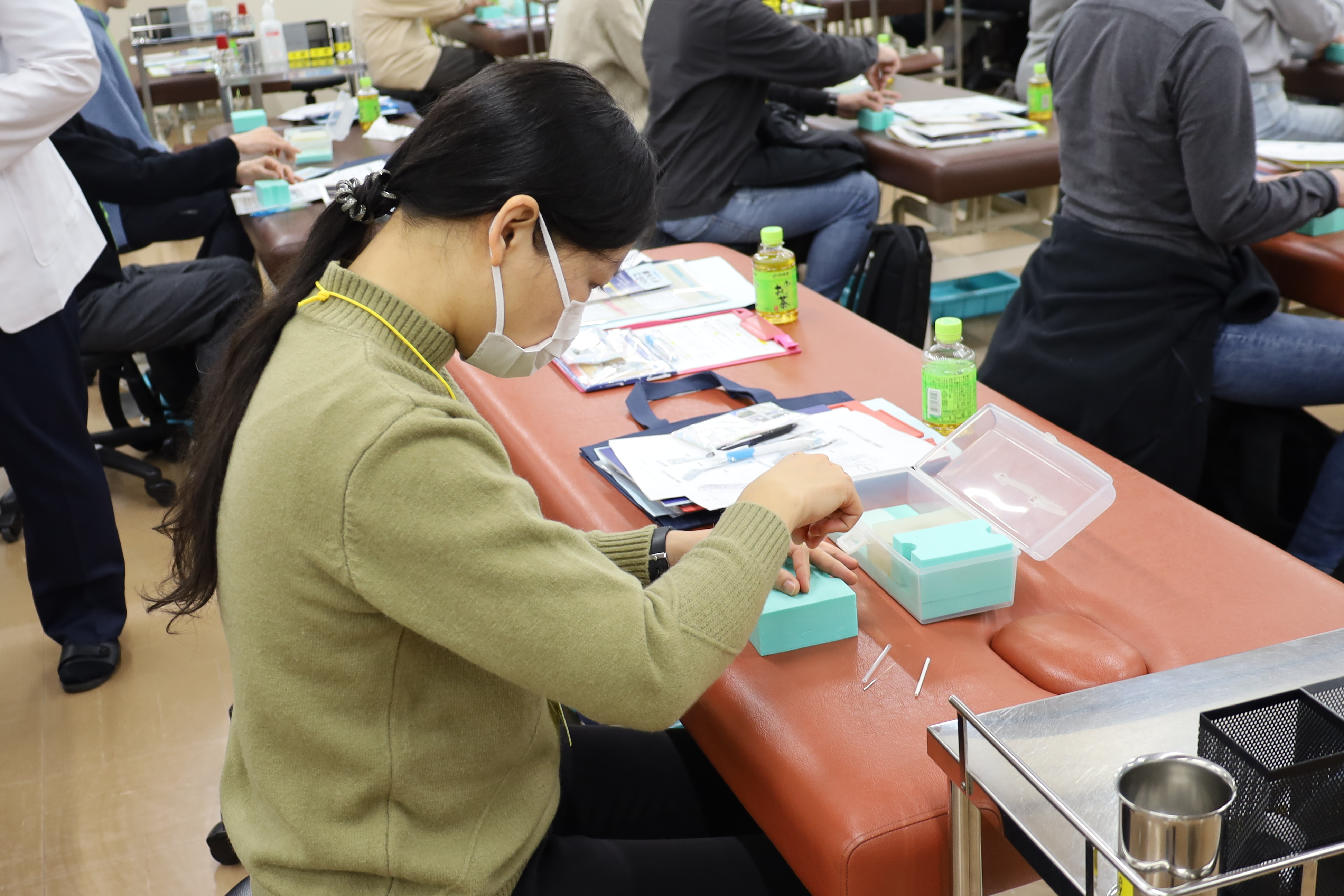 はり実技体験「はりに触れてみよう」